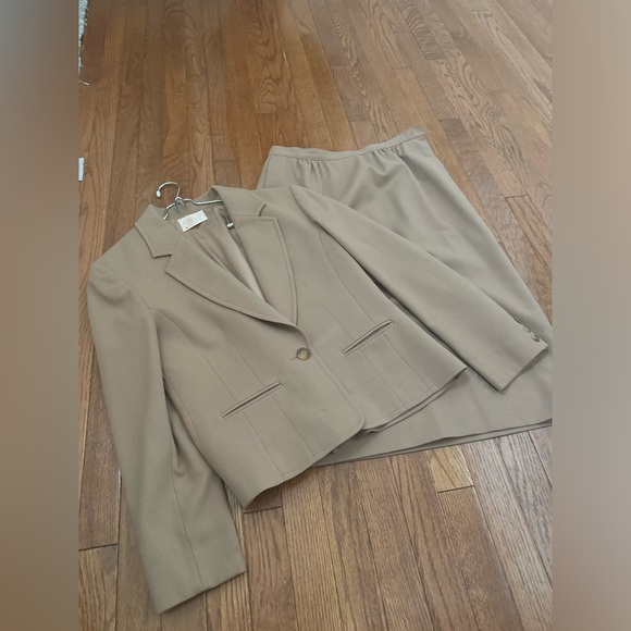 VTG Pendleton 1970s Set Tan Wool Long Sleeve Button Breasted Blazer + Skirt 8 - Picture 2 of 16